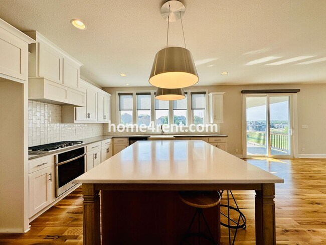 Building Photo - Exceptional Olathe Home in the Cedar Creek Subdivision w/ Wood Floors and a Finished Basment!
