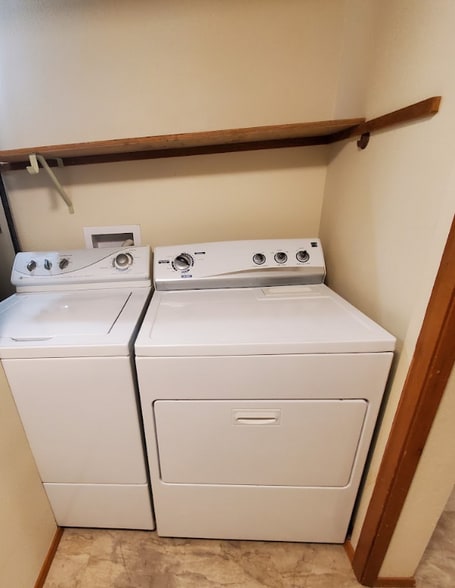 Building Photo - 570 Reser Rd