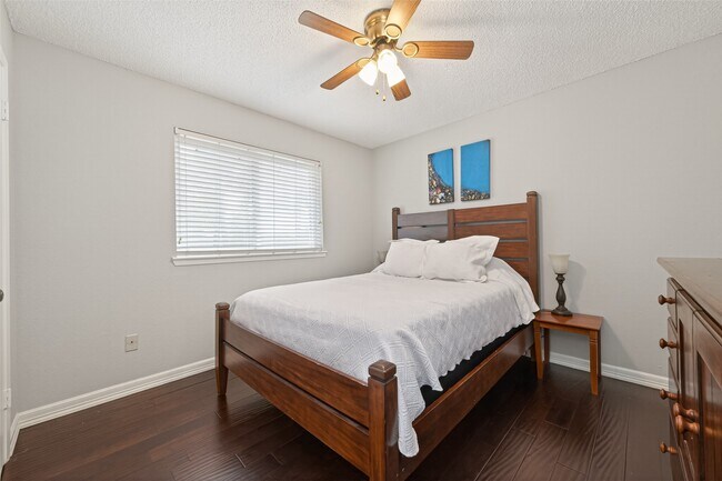 Building Photo - 35 Sheep Meadow Pl