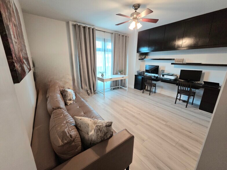 Building Photo - 645 Front St