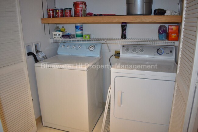 Building Photo - Craigside Furnished 2/2/2 (Nuuanu Area)