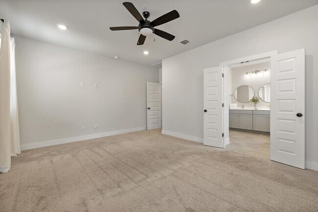 Building Photo - 113 Lyrebird Ln