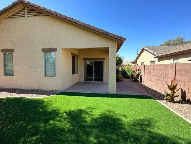 Building Photo - 4560 E Murrieta Rd