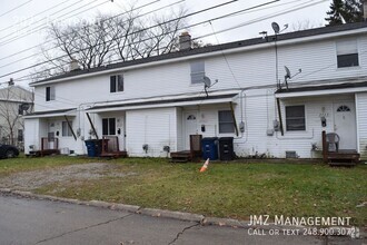 Building Photo - Welcome to the cozy two-bedroom townhouse ...