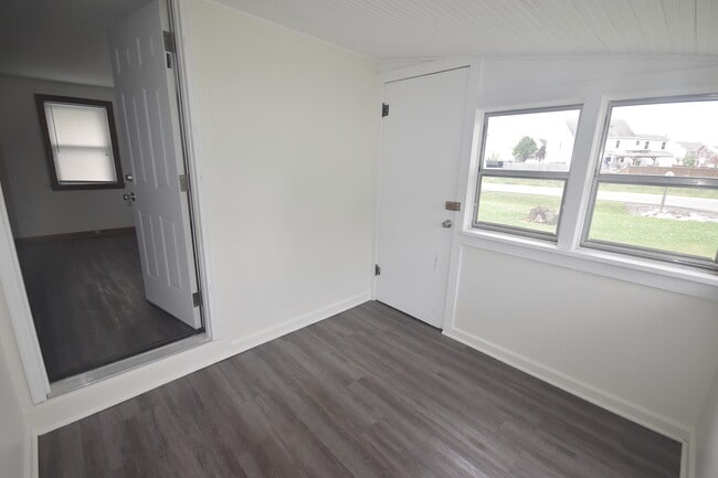 Sun room/front door - 857 N County Road 900