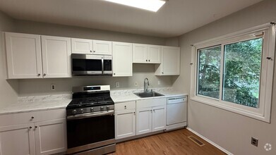 Building Photo - Lake Ridge Townhome