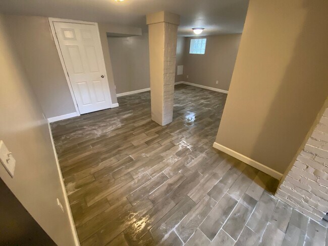 Building Photo - 426 E 15th Ave