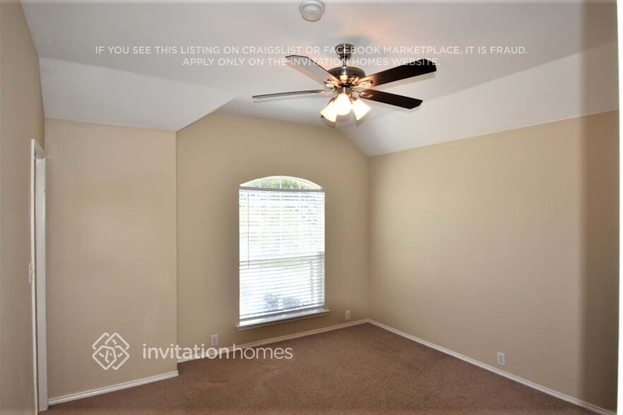 Building Photo - 10113 Pear St