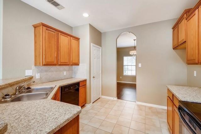 Building Photo - 1400 Chestnut Dr