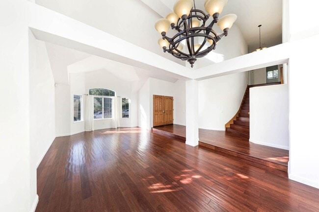 Building Photo - Exceptional 5 bedroom home in Aliso Viejo