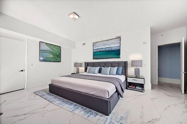 Building Photo - 5500 Island Estates Dr