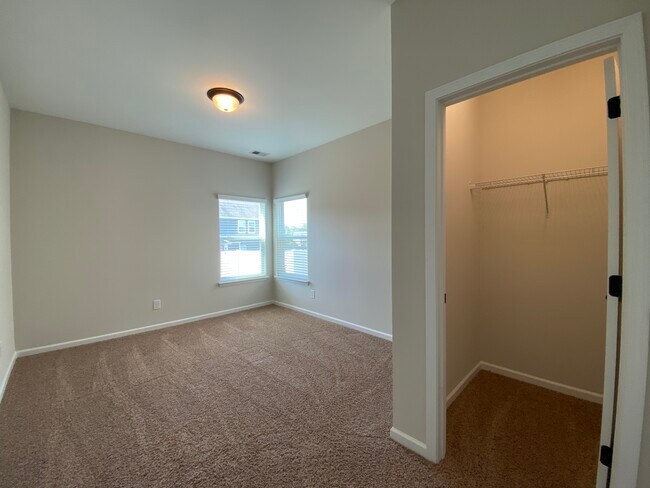 Building Photo - 2076 Waverly Ct
