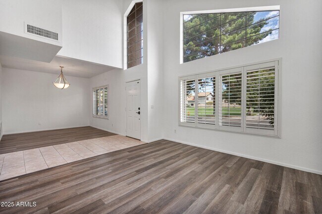 Building Photo - 4529 E Bluefield Ave