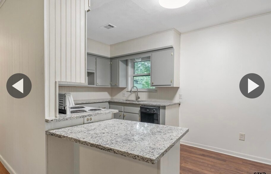 Building Photo - 417 Polly St