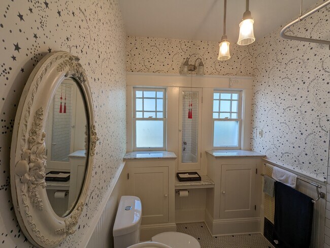 Building Photo - 1974 SE 24th Ave