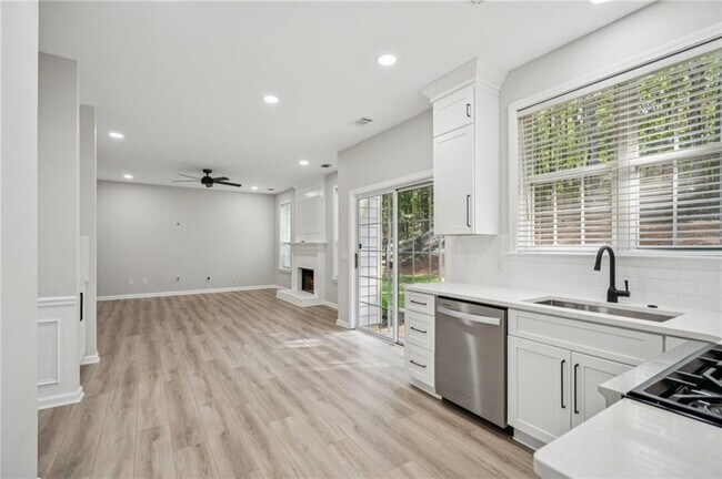 Building Photo - 165 Sable Pointe Dr