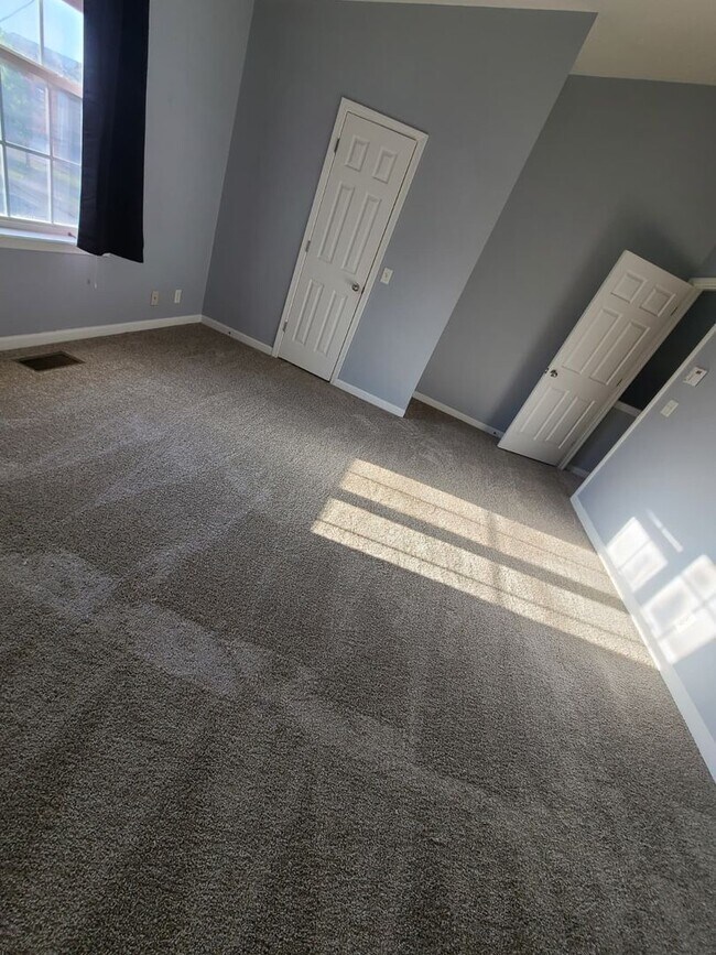 Building Photo - Donelson Townhome!