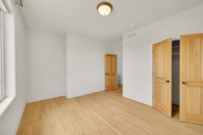 Building Photo - 4 bedroom, 3 bath with separate ADU