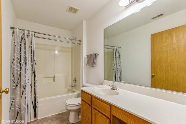 Building Photo - 24226 Walnut Cir