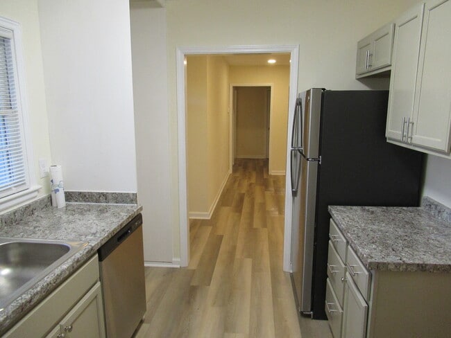 Building Photo - 2032 Rector Dr SW