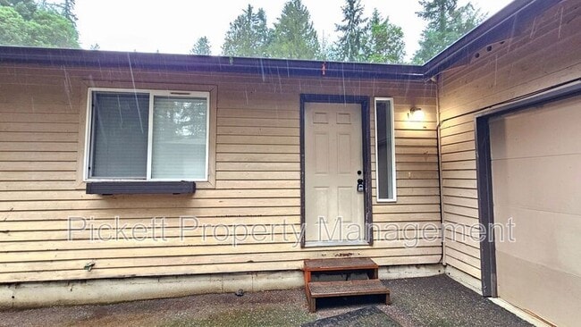 Building Photo - 6449 Lewis NE Dr