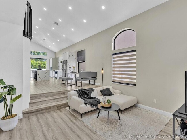 Building Photo - 7834 Oak Grove Cir
