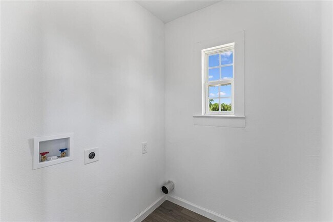 Building Photo - 255 Foothill Rd