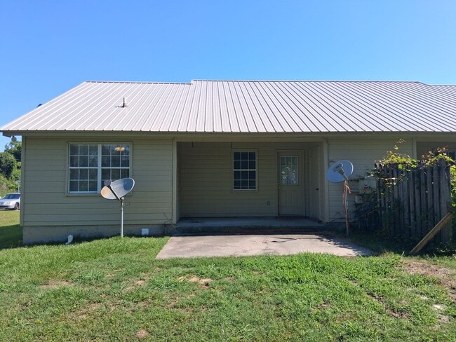Building Photo - 2 Bedroom Duplexes Near Moody