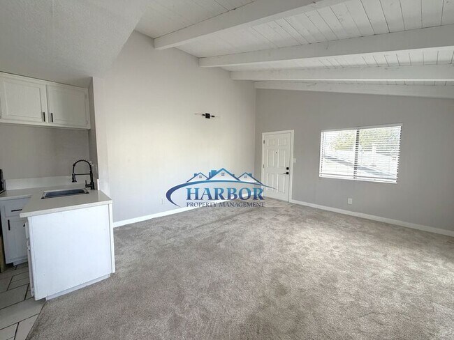 Building Photo - 1054 W 23rd St