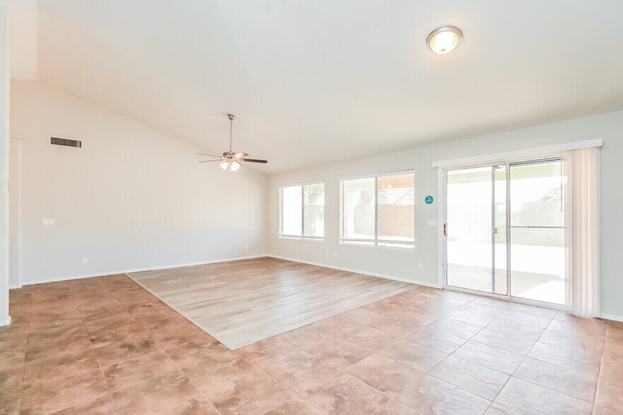 Building Photo - 4119 E San Pedro Ave