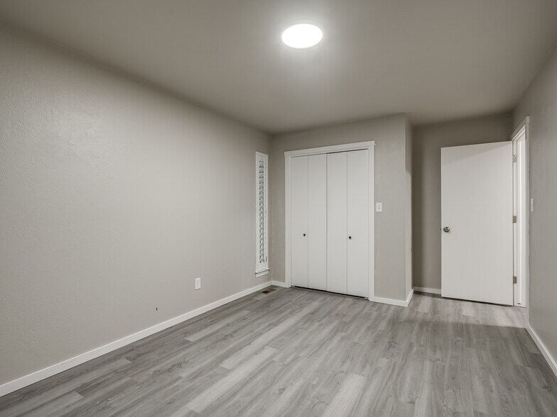 Building Photo - 12136 Thorn Ridge Rd
