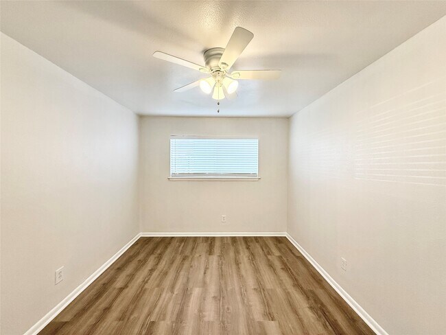 Building Photo - 1141 N Durham Dr