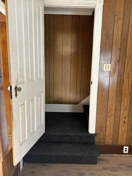 Building Photo - 615 Broad St