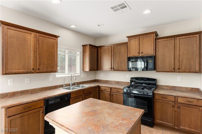 Building Photo - 5492 Mercury Springs Dr