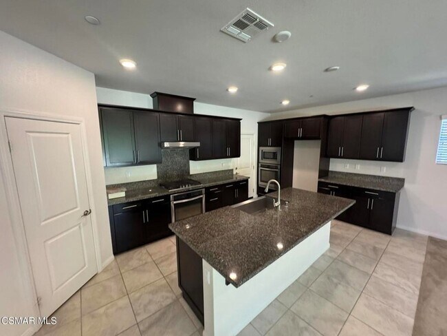 Building Photo - 446 Almond Ln
