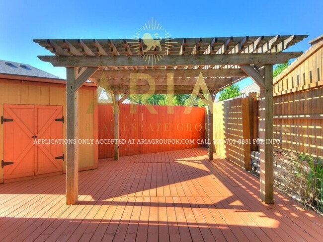 Building Photo - STUNNING 3 BED/2.5 BATH BROOKHAVEN DUPLEX!...