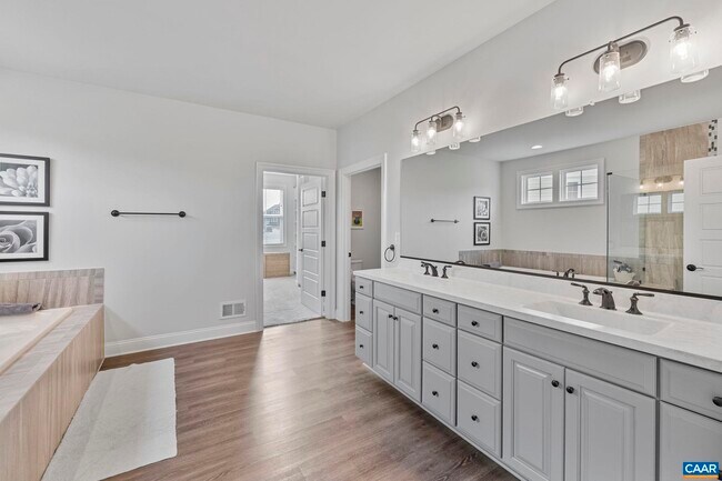 Building Photo - 598 Bleeker St