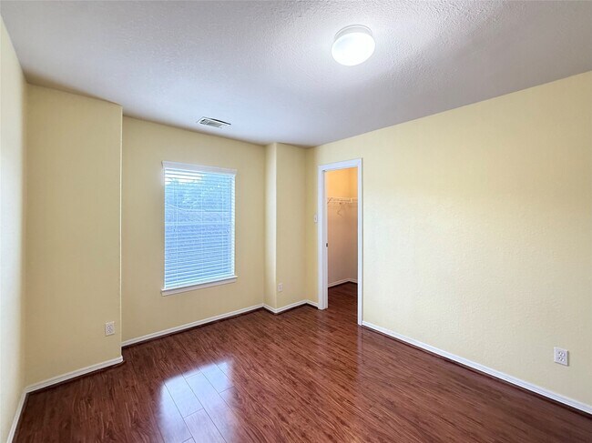 Building Photo - 12315 Gentlebrook Dr