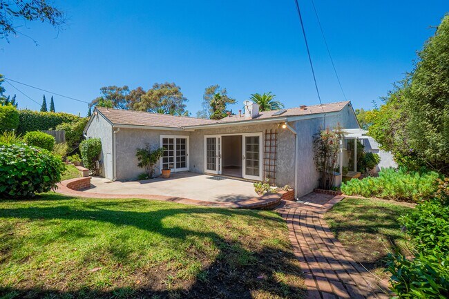 Building Photo - 4020 Vía Picaposte