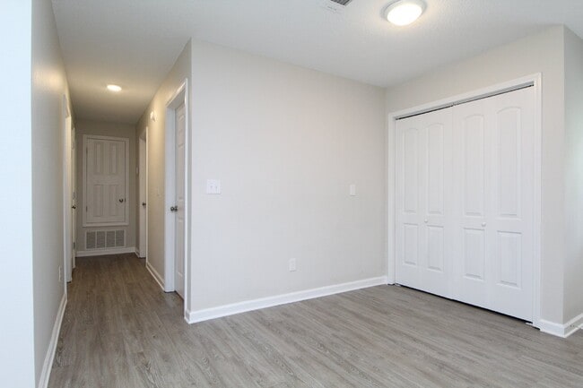 Building Photo - Updated 3/2 Brick Duplex in Northwest Pens...