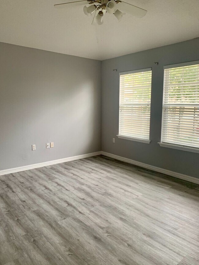 Building Photo - Spacious 2 bedroom/2 bath Condo with 1 car garage in Harmony for Rent