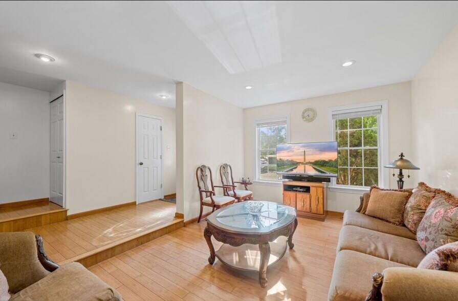Building Photo - 2829 Grovemore Ln