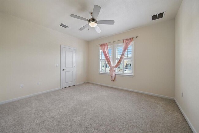 Building Photo - 5820 Harper Park Dr