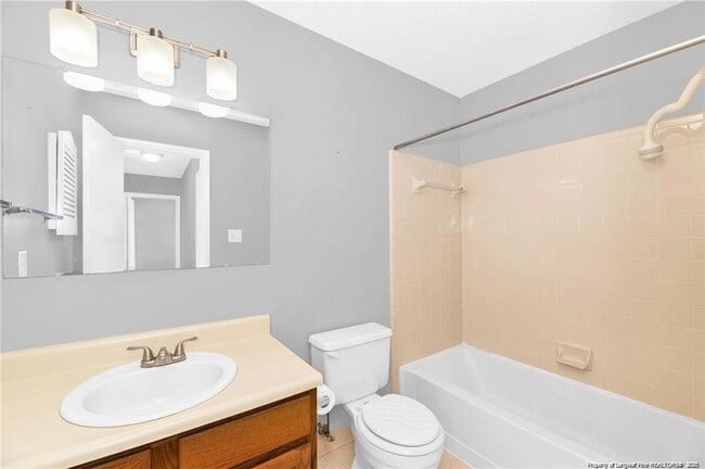 Building Photo - 1272 Bromley Dr