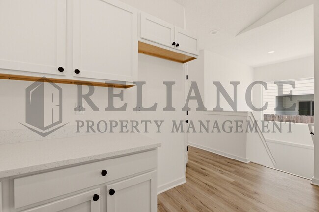 Building Photo - 5259 N Pinecrest Ct