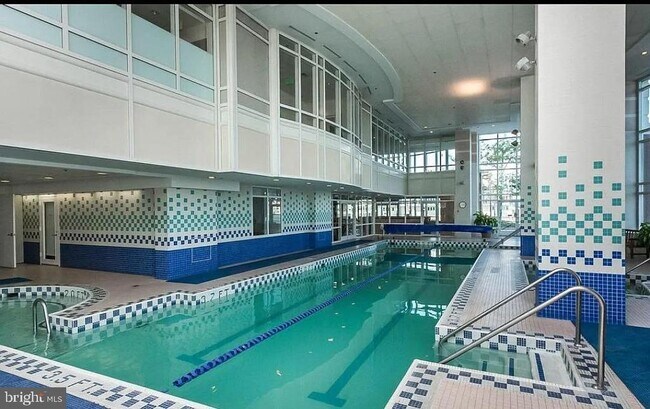Building Photo - 100 Harborview Dr