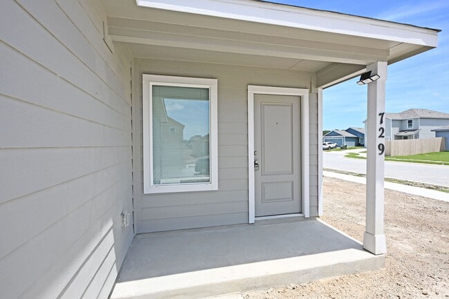 Building Photo - 729 Meadow Dr