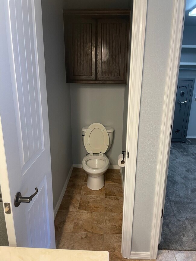 Master bathroom - 6813 Fanchun St