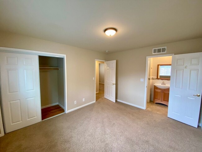Building Photo - Quiet and Comfortable West San Jose Home