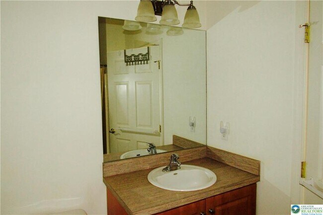 Building Photo - 929 Eden Terrace